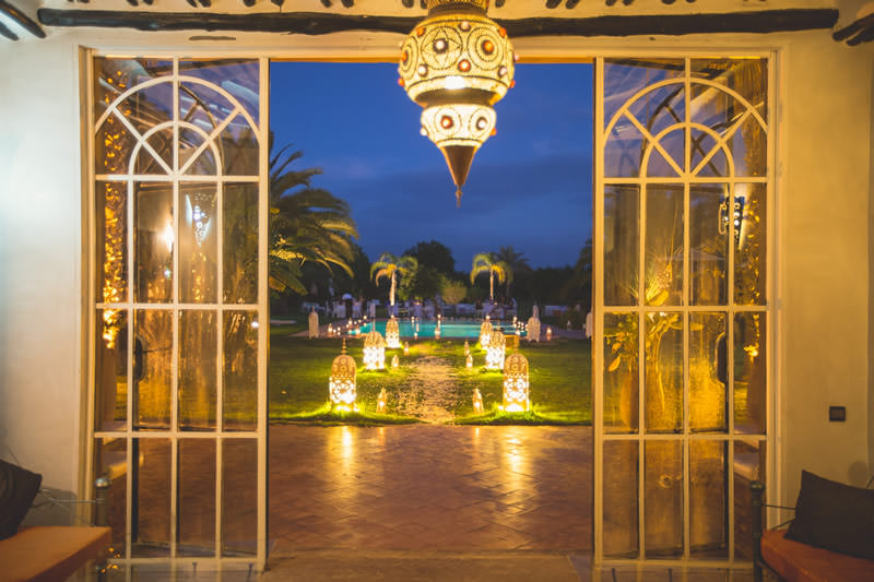 Ambiance mille et une nuits bougies pour la soirée de mariage